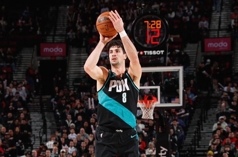 开云注册网址-官方：阿夫迪亚背伤复发，提前退出对阵热火的比赛