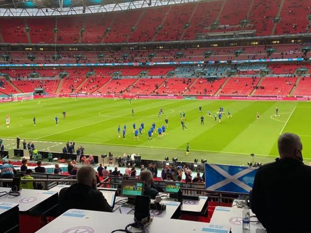 开云注册网址-【现场】苏格兰震惊温布利 英格兰球队和球迷皆败！