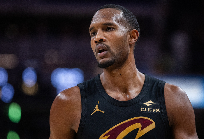 开云下载-骑士2将弊端尽显！莫布利拒投还影响空间，米切尔起伏太大了！|莫布利;贾斯廷-安德森|克利夫兰骑士队|多诺万-米切尔|埃文-莫布利|NBA常规赛_新浪体育_新浪新闻